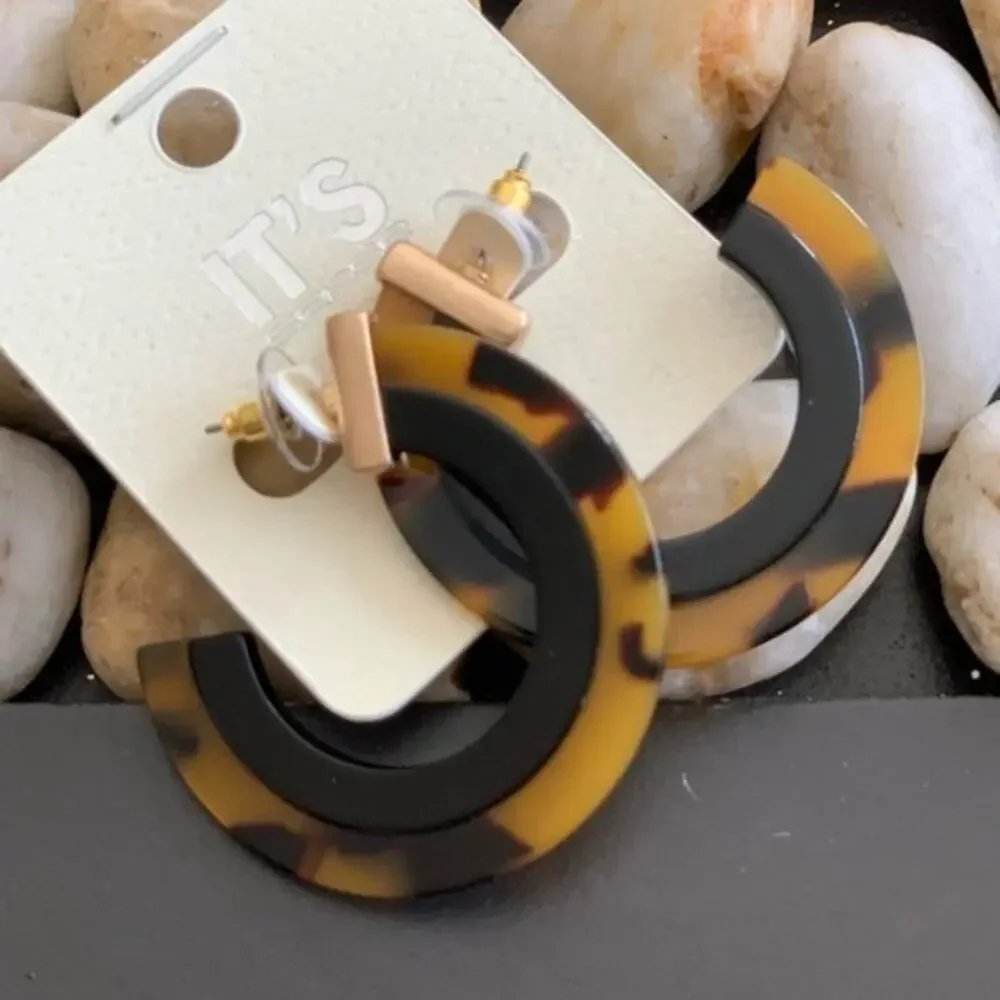 Two Tone Acrylic Round Hoop Earrings